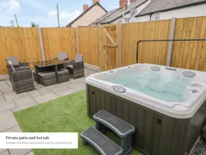 3 Bed Apartment with Hot Tub - Image 2