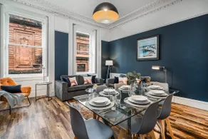 Renfrew Residence Central Glasgow 4-Bed Flat - Image 4