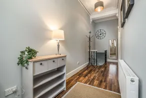 Renfrew Residence Central Glasgow 4-Bed Flat - Image 2