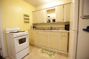 Bee Our Guest: EPH, Close to Downtown and Beach! - Image 4