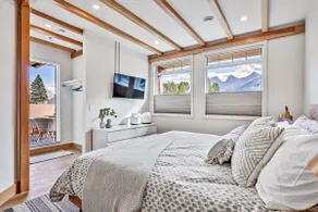 Ravens Crest Lodge - Stunning Views Perfectly Located on Main Street - Image 5