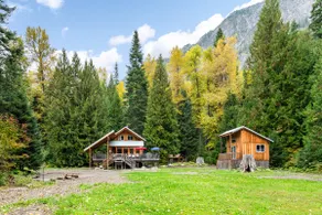 Classic log cabin w/ private river trail - Image 2