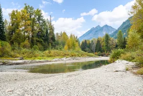 Classic log cabin w/ private river trail - Image 5