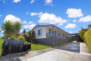 Livin the Dream - 3BR Retreat, Sea Views, Patio - Image 4