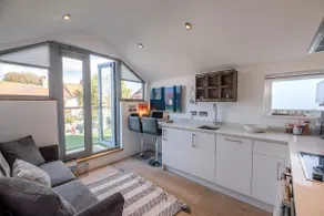 Papillon, Southwold - A Modern Flat with Balcony - Image 2