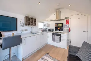 Papillon, Southwold - A Modern Flat with Balcony - Image 5