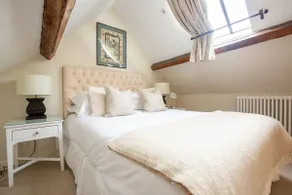 Romantic one bedroom self catering accommodation in the Cotswolds - The Hayloft - Image 2