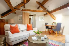 Romantic one bedroom self catering accommodation in the Cotswolds - The Hayloft - Image 4