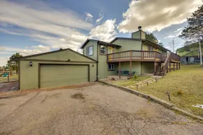 Comforting Woodland Park Home with Fire Pit! - Image 4