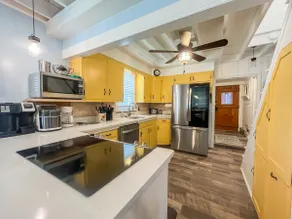 Iconic Lakefront Cottage with Hot Tub and Dock Pet friendly - Image 4