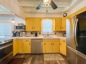 Iconic Lakefront Cottage with Hot Tub and Dock Pet friendly - Image 5