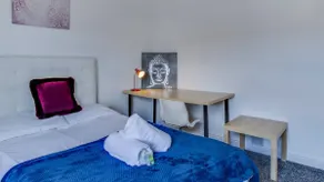 StayZo House Accommodation- Coventry Free Parking - Image 2