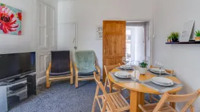 StayZo House Accommodation- Coventry Free Parking - Image 3