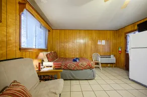 Wisteria Way Cabin | Cozy Studio Retreat Near - Image 5
