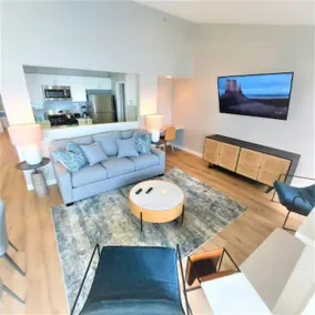 Remodeled 2 bedroom condo- right by the beach! - Image 4