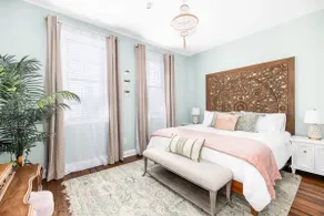 Charming Secluded Courtyard - 1 BLOCK TO KING - Image 3