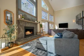 Lakeshore Retreat with Lake Lanier views & hot tub - Image 5