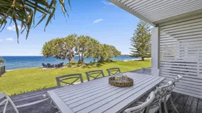 Hampton on the Beach - Stunning Beach Front, Sleeps 8 - Image 4