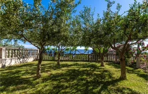 Awesome Apartment In Duce With Wifi - Image 2