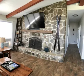 Bright & Clean Chalet with Hot Tub - Image 3