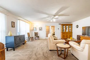 Sunny Home in Private Setting - Image 2