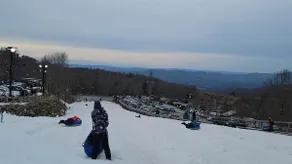 3 Min to Ski Resort Sleeps 8 HotTub Pool Fall Leaf - Image 2