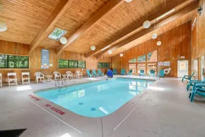 3 Min to Ski Resort Sleeps 8 HotTub Pool Fall Leaf - Image 3