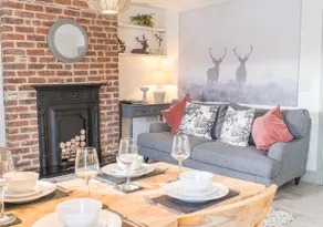 Victoria Apartment, Derwent House - Image 2