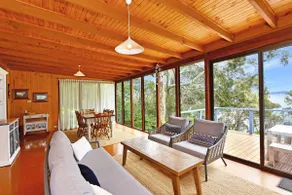 Wangi Waterfront Hideaway - Image 5