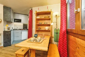 Apt DryadesD92 Near Lift: Duplex, Views, Balcony, Sleeps 5 - Happy Rentals - Image 4