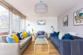 Spacious Central 3 Bedroom Apartment in Old Street - Image 2