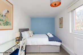 Spacious Central 3 Bedroom Apartment in Old Street - Image 5