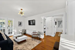 Private Uptown Flat - Walk to Nights of Lights! - Image 2