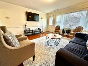 Campus Cottage - Image 2