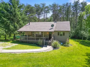 Boondocks Bungalow | Hocking Hills, 18 Acres, Pond - Image 2