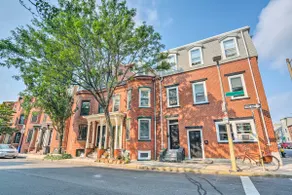 2 Mi to Dtwn: Boston Apartment Near Beaches! - Image 3