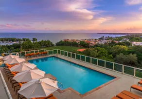 World Cup Base | Grove Suite + Bay Views - Image 3