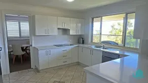 Ebbtide – Spacious Beach House - Pool, Caves Beach - Image 2