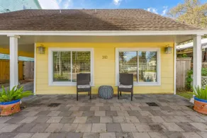 Charming Cottage Near Kemah Boardwalk - Image 2