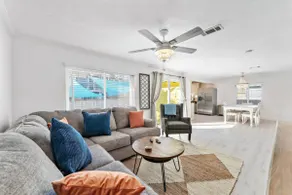 Charming Cottage Near Kemah Boardwalk - Image 4