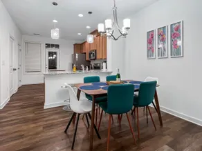 Clean Townhouse Near Uptown + CITY View KING Bed - Image 3