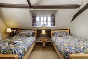 18th century period holiday cottage in the Cotswolds with garden - Lavender Cottage, Bourton - Image 4