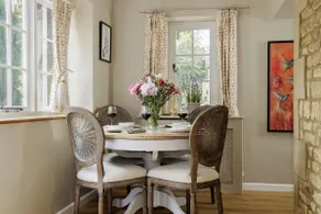 18th century period holiday cottage in the Cotswolds with garden - Lavender Cottage, Bourton - Image 2