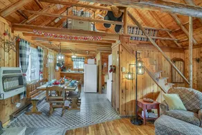 The Gingerbread-Pocono cozy w/hot tub near lakes! - Image 4