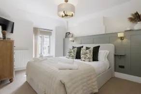 Two bedroom dog friendly holiday cottage in the Cotswolds with a hot tub - Garden Cottage - Image 4
