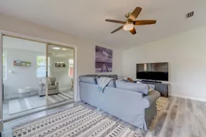 Peaceful Lady Lake Home w/ Screened-In Porch! - Image 5
