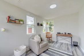 Peaceful Lady Lake Home w/ Screened-In Porch! - Image 3