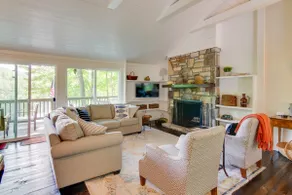 High-End Sapphire Retreat on Fairfield Lake! - Image 4