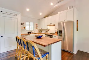 High-End Sapphire Retreat on Fairfield Lake! - Image 3