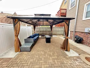 3BR Modern Condo near Wrigley/Dwtn +Free Parking - Image 4